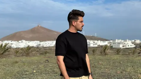 Jeziel Martín en la zona donde tendría que estar ubicado el instituto.