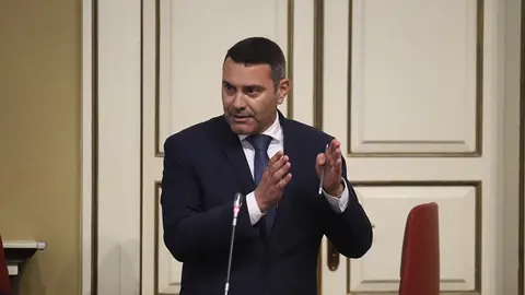 Oswaldo Betancort en el Parlamento de Canarias.