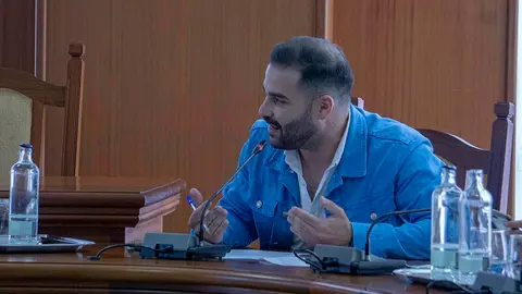 Jesús Machín Tavio durante el pleno del Cabildo de Lanzarote.