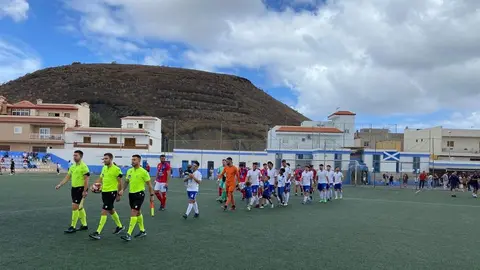 Los dos conjuntos saliendo al campo este sábado