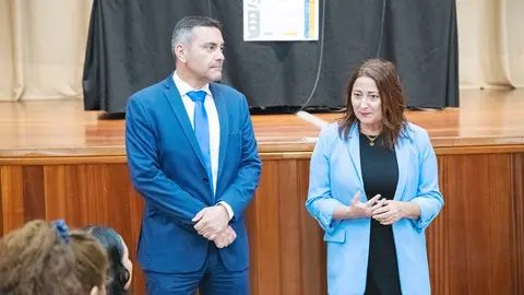 Presidente Oswaldo junto a consejera de Educación