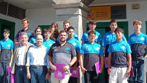 Pedro Viera junto a los Marlines.