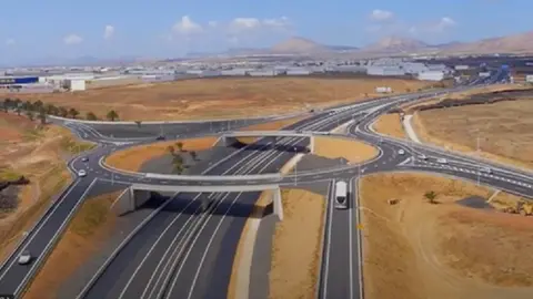 Imagen de una rotonda similar en altura parecida a la que se pretende hacer en El Cable.