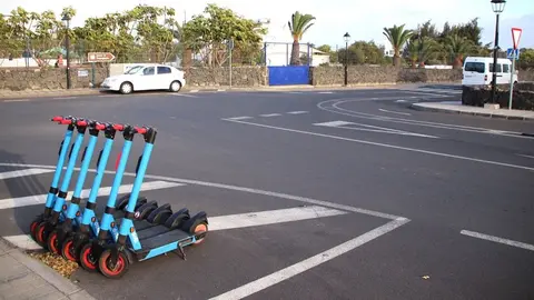 Patinetes eléctricos en el municipio de Yaiza.