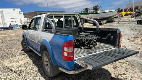 Imagen del todoterreno de la Policía Local con el alijo de droga