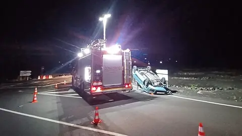 Estado del vehículo tras el choque en la LZ-30.
