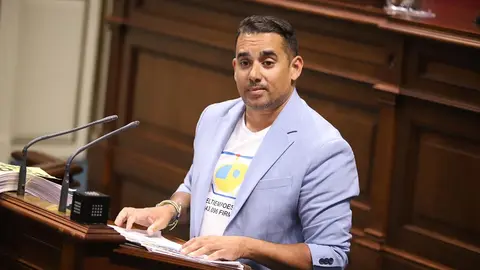 Yoné Caraballo este miércoles en el Parlamento de Canarias.