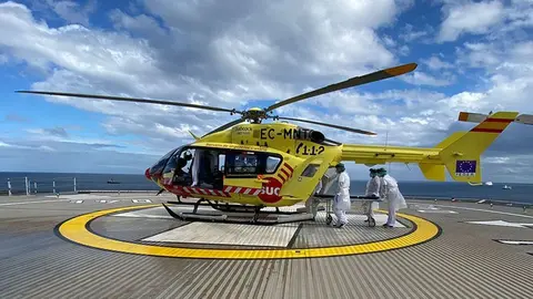 Imagen del helicóptero del SUC que realiza los traslados.