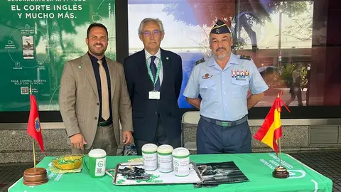 El alcalde de Arrecife junto al presidente de la Asociación en Las Palmas, y el Jefe del Mando Aéreo en Canarias.