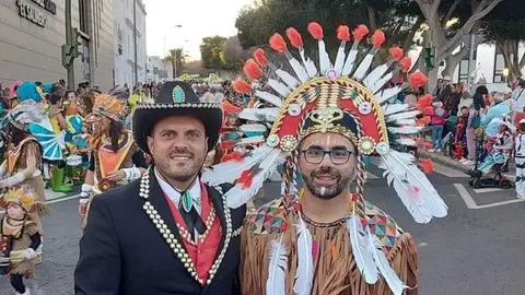 Imagen que envía el PSOE con su nota con el alcalde de Arrecife y su primer teniente de alcalde disfrazados en los últimos carnavales