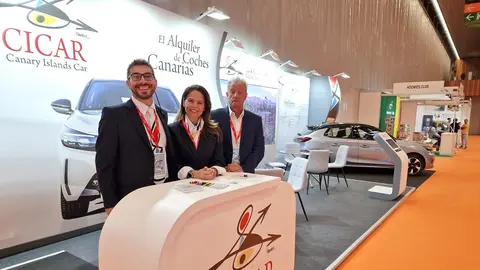 Personal de CICAR en el stand de la compañía en Expovacaciones 2024.