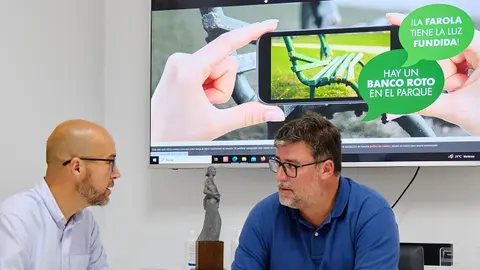 Isidro Pérez junto a Raúl de León.