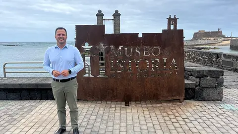 Yonathan de León junto al Puente de las Bolas.