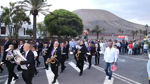 Procesi&oacute;n de las fiestas de San Isidro en Uga.