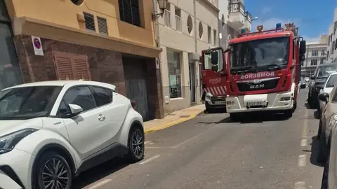 Camión de bomberos en el lugar del incendio.