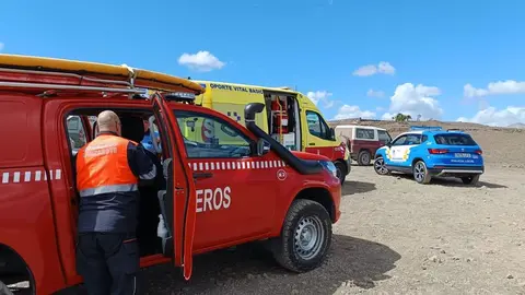 Momento de la llegada de los bomberos a la zona