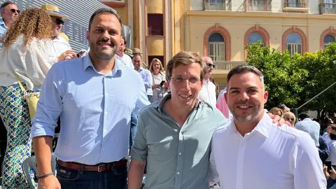 El alcalde de Arrecife con el alcalde de Madrid y el vicepresidente del Cabildo de Lanzarote.