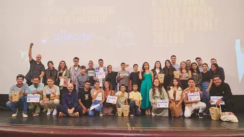 Foto de familia de los participantes en el certamen de cortos.