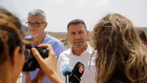 Oswaldo Betancort y Marci Acuña.