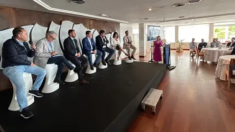 Imagen de los alcaldes de Lanzarote durante la mesa redonda. 