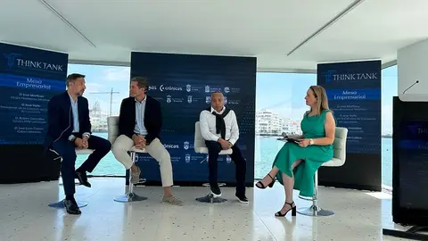 Mesa redonda empresarial con José Martínez, José Juan Calero, Rubén González.