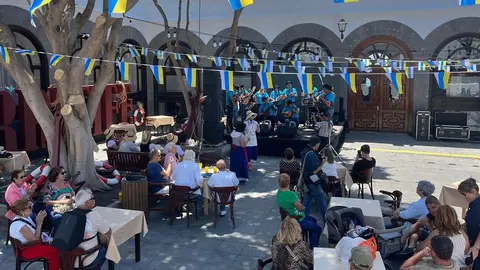 El Ayuntamiento engalanó la Recova con motivo del Día de Canarias