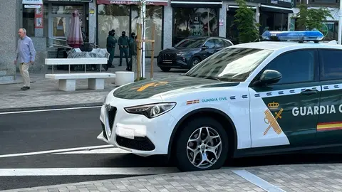 Agentes de la Guardia Civil durante la operación realizada en Arrecife.