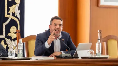 Jacobo Medina durante el pleno celebrado este martes en el Cabildo