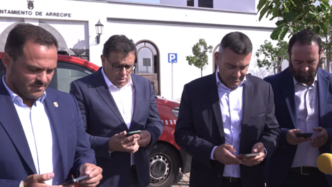 Prueba Lanzarote EsAlert enfrente del Ayuntamiento de Arrecife.