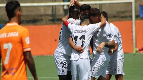 Imagen de los jugadores del Yaiza celebrando el tanto