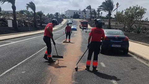Los bomberos se tuvieron que emplear a fondo para recomponer la zona