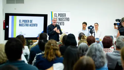 Fernando Clavijo este miércoles por la noche hablando a sus compañeros de partido.