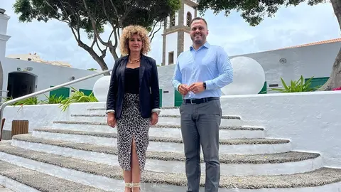 El alcalde de Arrecife y la concejala de Turismo y Comercio informan de la puesta en marcha del proyecto para reabrir La Recova como Mercado de Abastos con nueva oferta gastronómica 