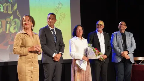 José Pérez Dorta con los representantes del Gobierno municipal