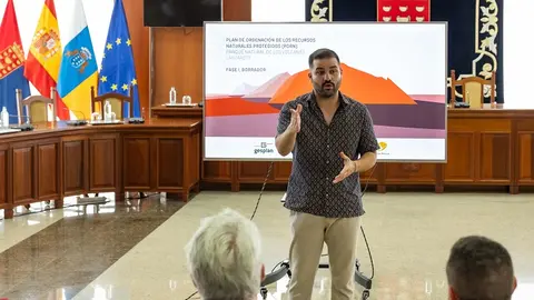 Jesús Machín Tavio durante la reunión del Plan Ordenación de los Recursos Naturales PORN.