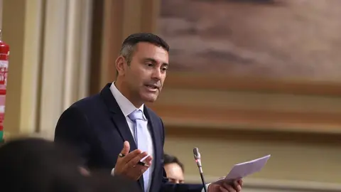 Oswaldo Betancort en el Parlamento de Canarias.