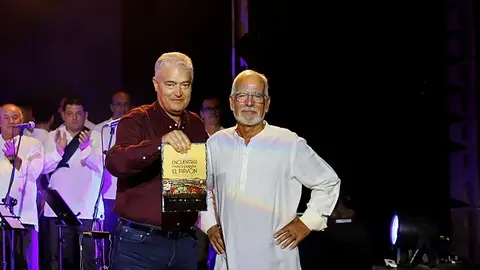 José Juan Cruz junto al grupo El Pavón.