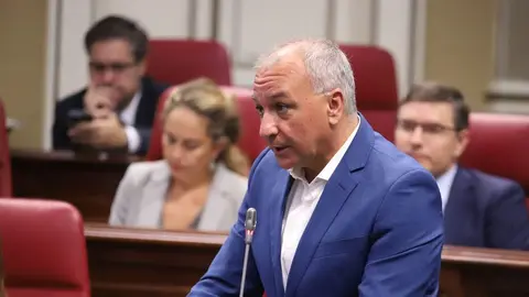 Luis Campos este martes durante su intervención en el Parlamento autonómico.