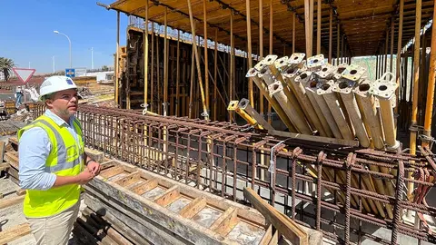 Jacobo Medina en el paso subterráneo de Playa Honda