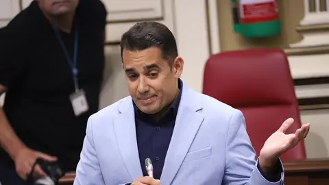 Yoné Caraballo pregunta a la consejera de sanidad