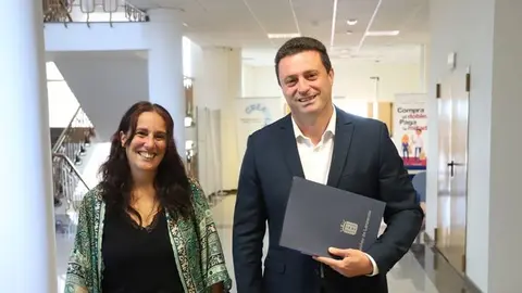 Daisy Villalba y Óscar Noda en la sede del Cabildo