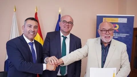 Imagen de la firma del convenio.