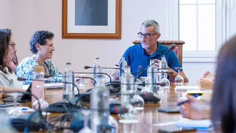 Marci Acuña en la mesa de prevención y salud.