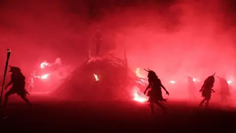 Imagen de archivo de una hoguera de San Juan de Haría.