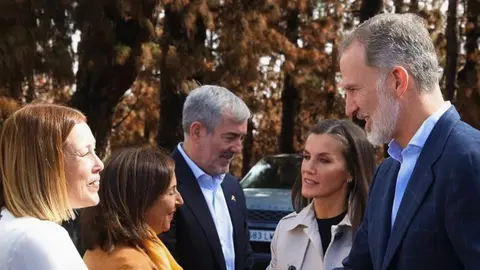 Astrid Pérez junto a sus majestades.