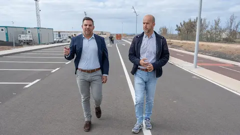 Jacobo Medina junto a Raúl de León.