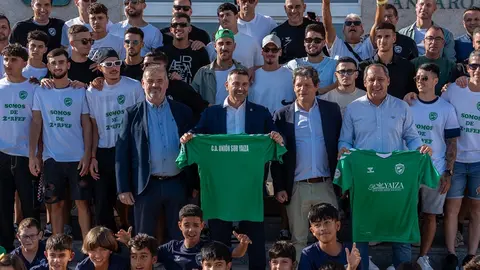 Imagen de la recepción que realizó el presidente del Cabildo al equipo sureño.