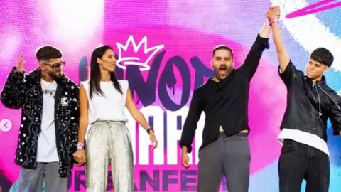Momento en el que Jesús Machín  levantaba la mano de CZ como ganador del Honor Canario Urban Fest.