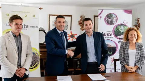 Firma de la SPEL y Consejo Regulador.