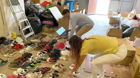 Zapatillas solidarias.